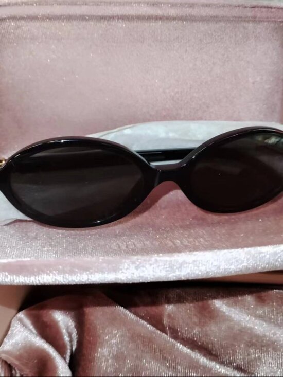 NWT   Miu Miu Black Sunglasses with Pink Velvet Case main image 5